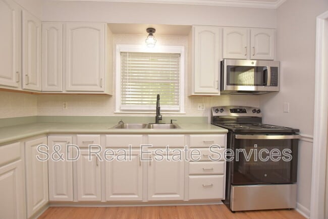Building Photo - 707 E Lime St