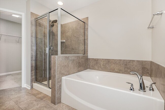 Building Photo - Beautiful 3BR 2.5BA plus a spacious loft! ...