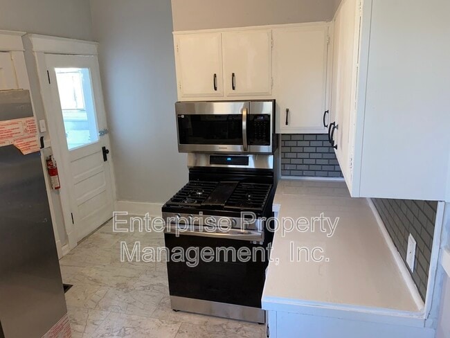 Building Photo - 414 N Willett St