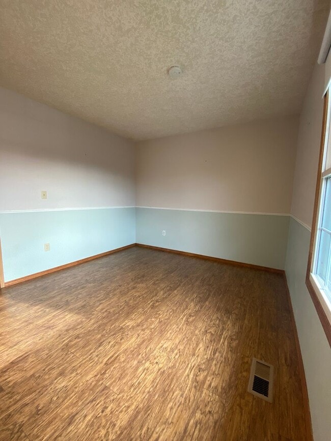 Building Photo - $300 Off 1st Month's RENT! Spacious 3-Bedroom Home with Large Fenced Yard + RV Parking in The Dalles