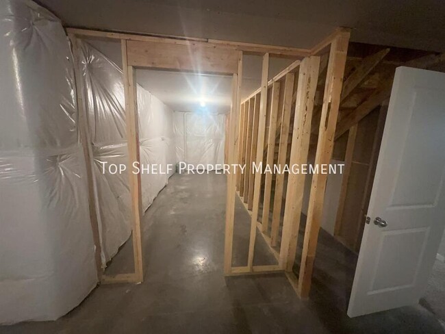 Building Photo - 1407 NE Crossing Oaks Dr