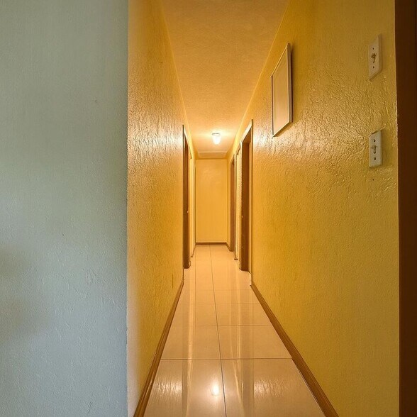 Building Photo - 2533 Dolphin Dr