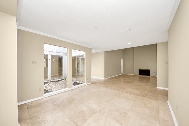 Building Photo - 5 Tiffany Square