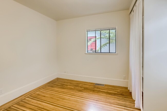 Building Photo - Beautiful Berkeley Cottage!