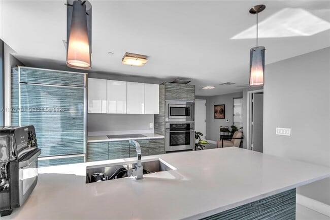 Building Photo - 460 NE 28th St