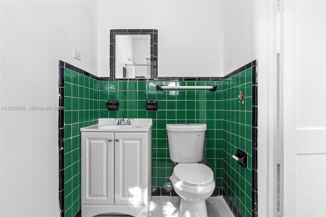 Building Photo - 201 S Biscayne River Dr