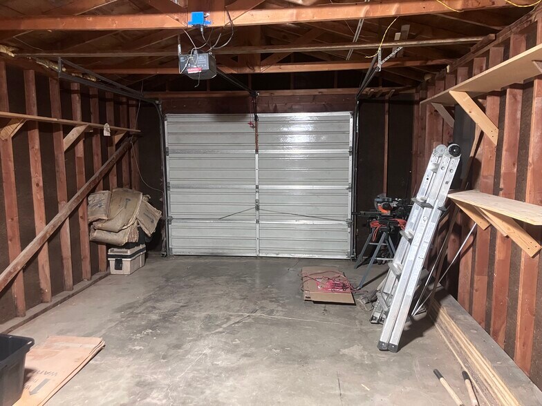 Building Photo - 413 2nd St SW