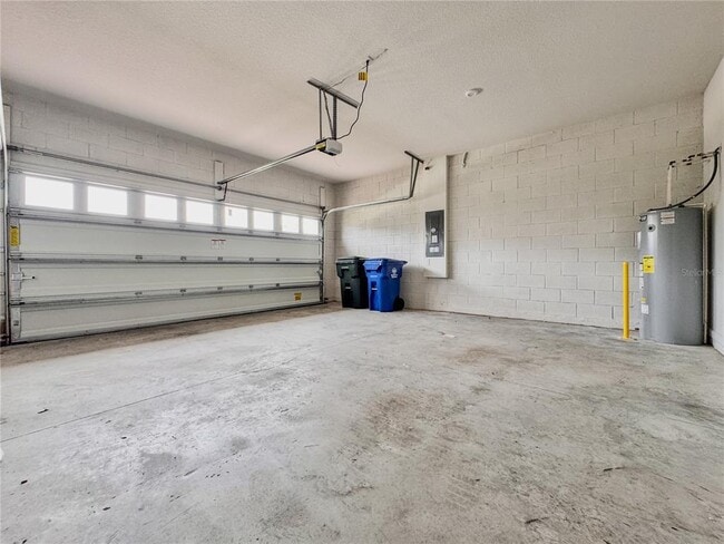 Building Photo - 2048 Airedale Wy