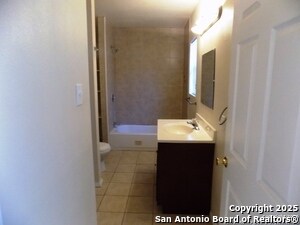Building Photo - 636 W Norwood Ct