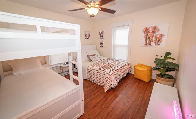 Building Photo - 312 Hall Ave