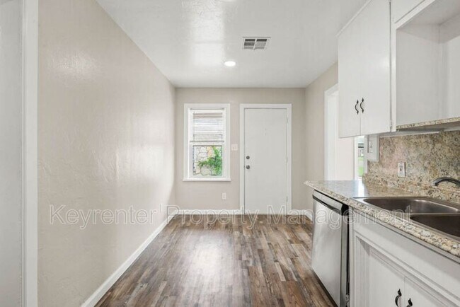 Building Photo - 403 Babb Dr