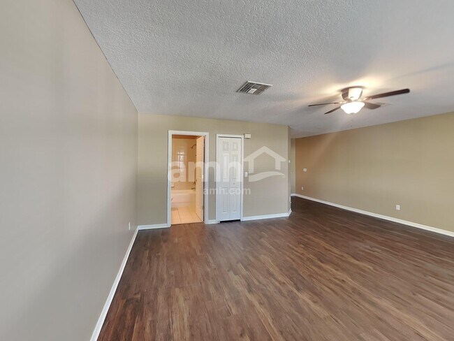 Building Photo - 5523 Remsen Cay Ln