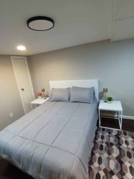 Queen Sized Bed - 13 Loughlin Dr