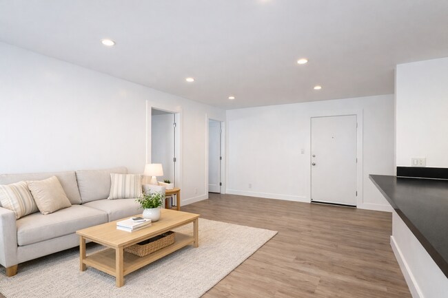 Interior Photo - 6556 Lamirada Ave