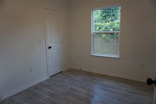 Building Photo - 11847 Nelwood St