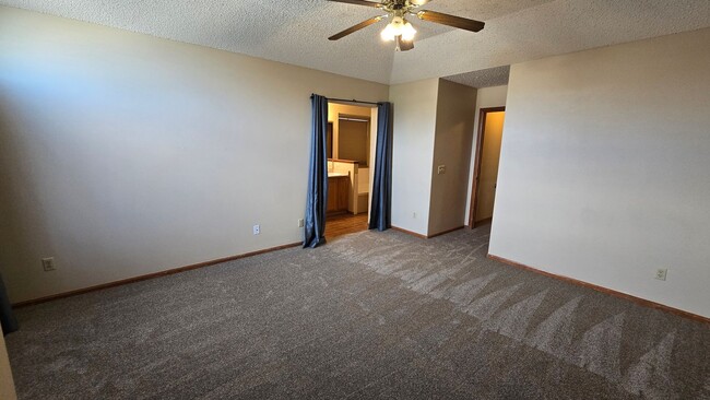 Building Photo - 305 Holbrook St