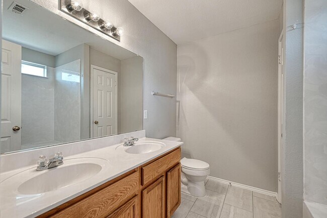 Building Photo - Great 3B/2B home in Austin Colony!
