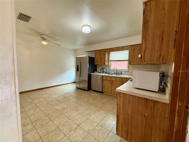 Building Photo - 7523 Blossom Ave