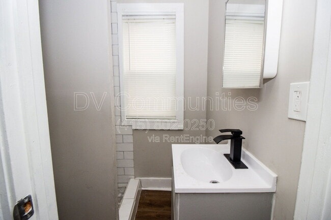 Building Photo - 2947 E 57th St