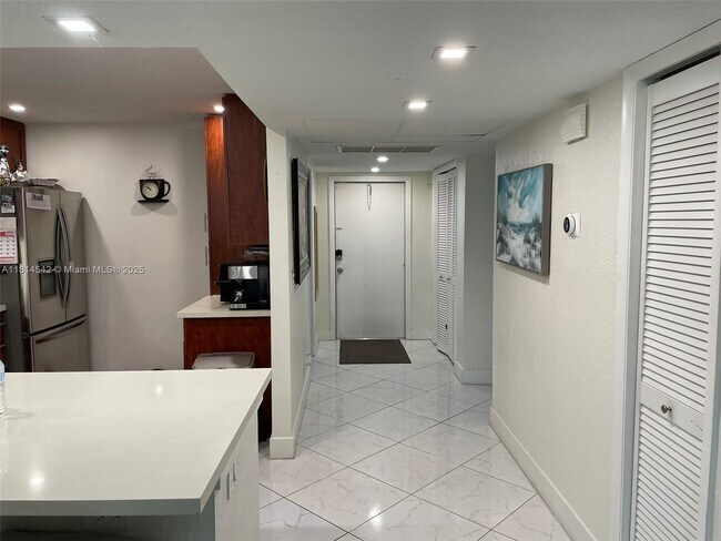 Building Photo - 500 Oaks Ln