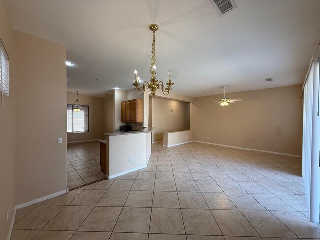 Building Photo - 432 W Carob Dr