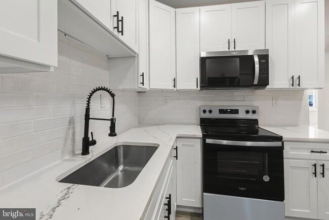 Building Photo - 505 McCabe Ave