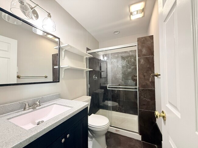 Building Photo - 229 Juniper Ln