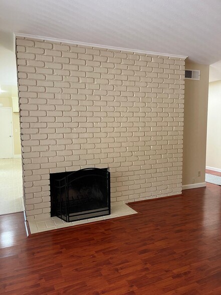 Building Photo - 5495 Taft Dr