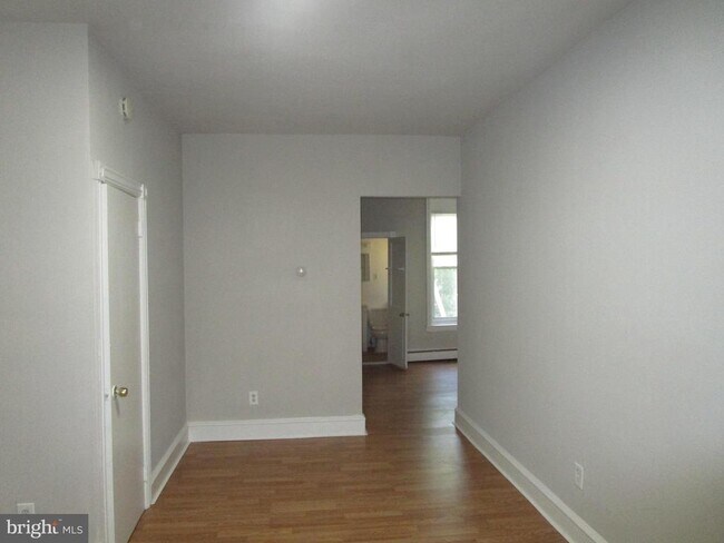 Building Photo - 5709 Leonard St