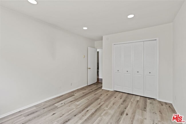 Building Photo - 1033 6th St