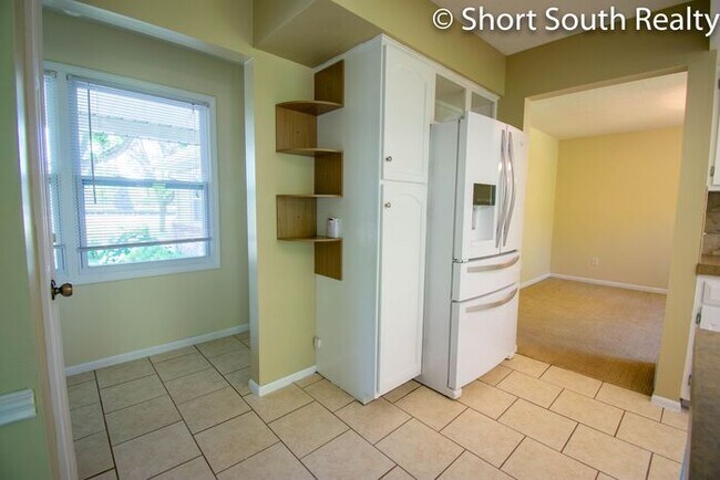 Building Photo - Rockford 4 bed 2.5 bath single family home.