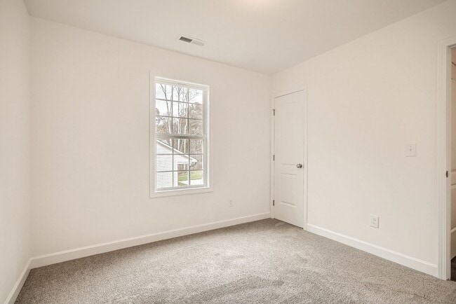 Building Photo - Like new house in nice Concord location!!