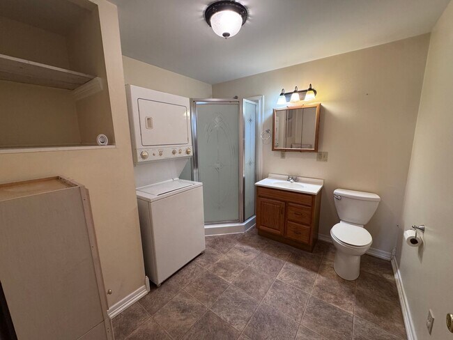 Building Photo - All Inclusive 1 Bed 1 Bath in Hazel