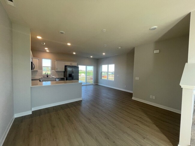 Building Photo - Townhome For Rent Papillion