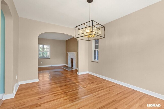 Building Photo - 3 Bedroom Completely Remodeled Single Fami...