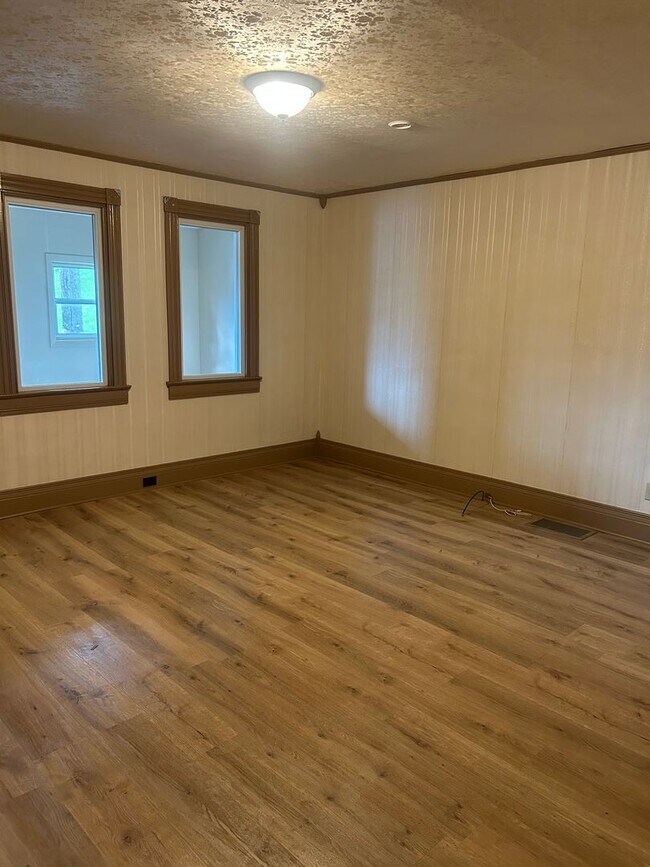 Building Photo - 1 Bedroom 1 Bathroom House For Rent *With Bonus Room*