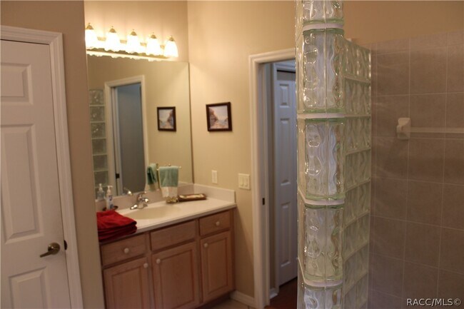 Building Photo - 1124 W Skyview Crossing Dr