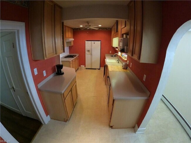 Building Photo - 1600 Cedar Ln