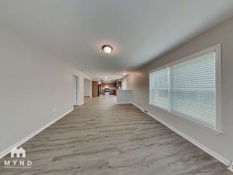 Building Photo - 215 Clearwater Dr