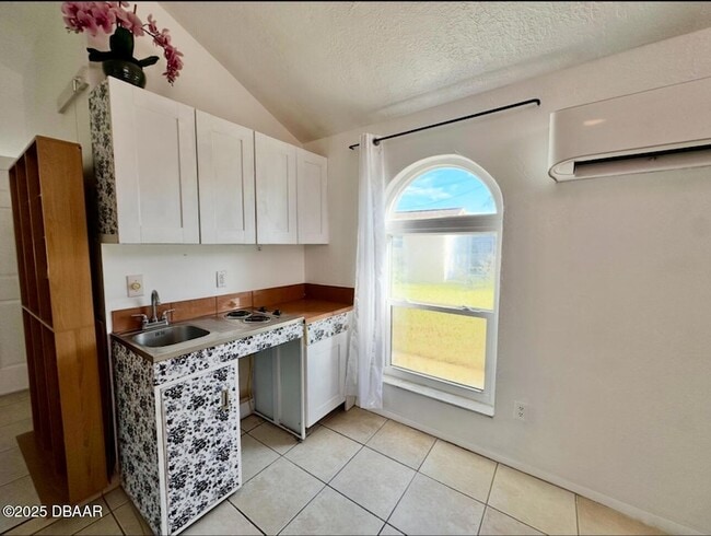 Building Photo - 1104 Jacaranda Ave