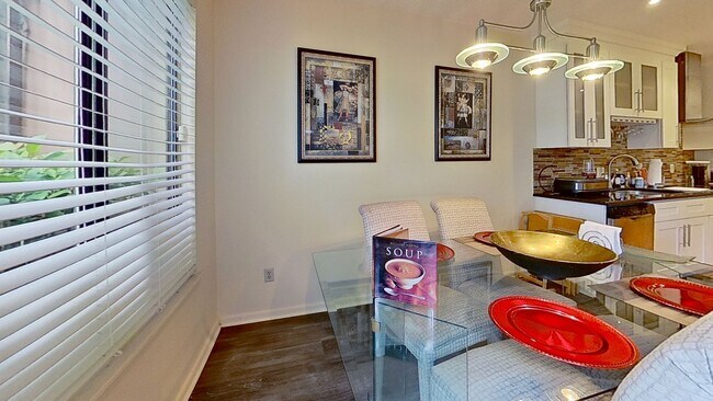 Building Photo - Furnished Unit in Fountain Gate Condo Association!
