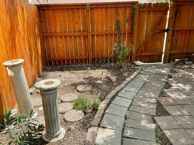 Building Photo - 9140 Timber Path