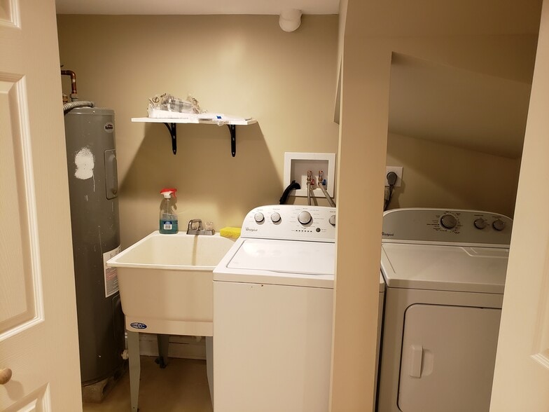 Building Photo - 2128 Rugen Rd