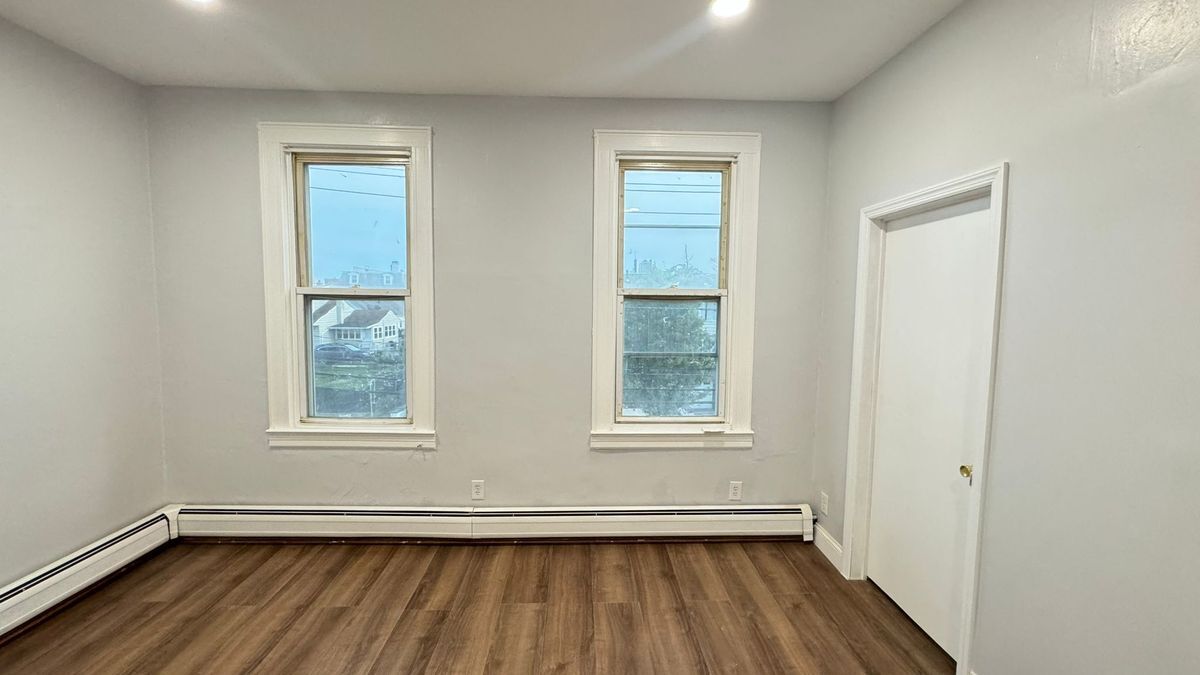 Building Photo - 25 E 18th St