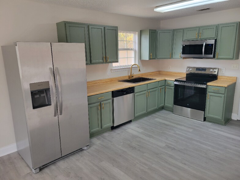 Building Photo - 3572 Confederate Dr