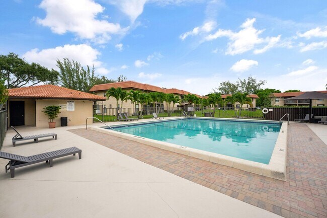 Building Photo - 21915 Lake Forest Cir