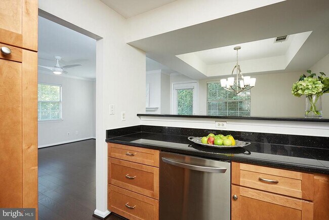 Building Photo - 5700 Chapman Mill Dr