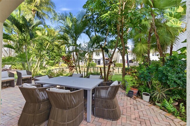 Building Photo - 3135 NE 211th St