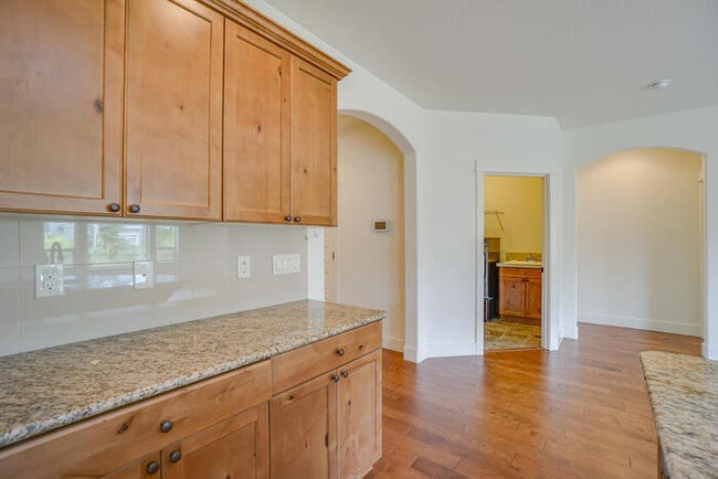 Building Photo - NEWER THREE BEDROOM IN CUL-DE-SAC