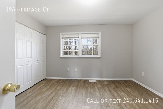 Building Photo - 19a Heritage Ct